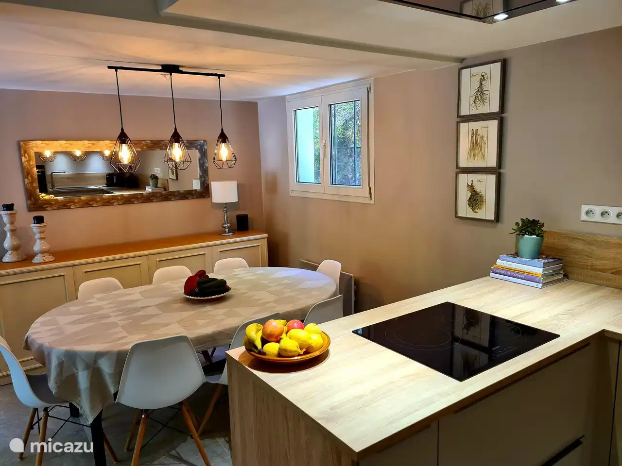 Speisesaal mit Platz für 8 Personen 