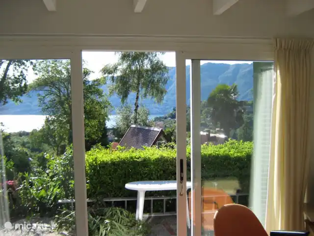 Villagio Néerlandais D09 | Italie, Lacs italiens , Brezzo di Bedero - bungalow Voir la façade du salon