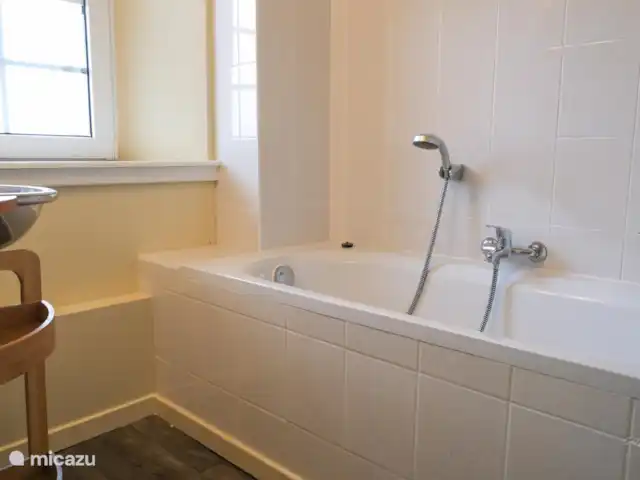 La hacienda en Bélgica, Ardenas, Büllingen - casa de campo cuarto de baño con bañera