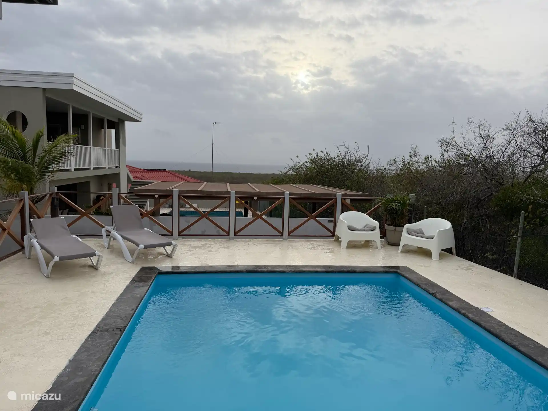 Plataforma de la piscina 