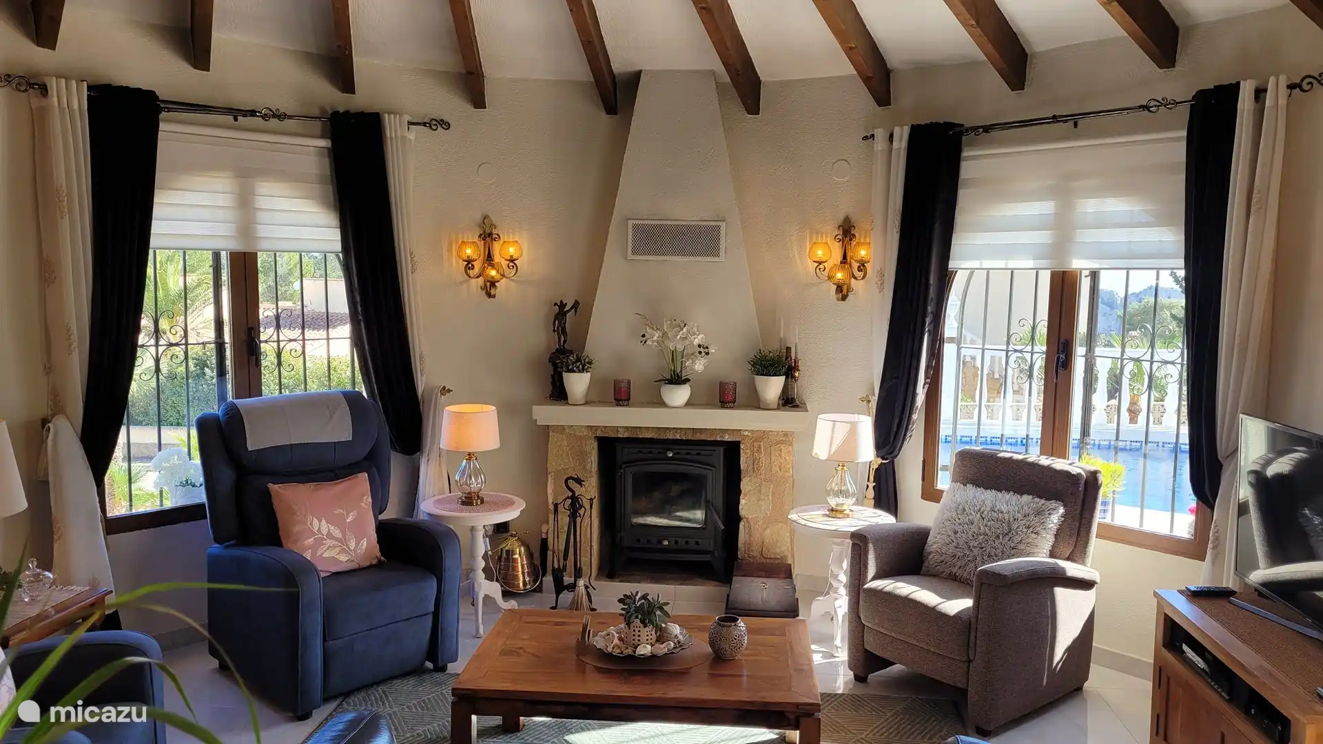 Salon avec cheminée