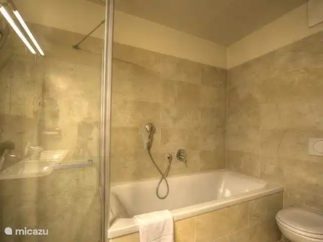 appartement huren in Oostenrijk, Salzburgerland, Kaprun – Kaprun Mountain Resort TopC27 Badkamer Kaprun Mountain Resort TopC27 bij Kaprun Rentals