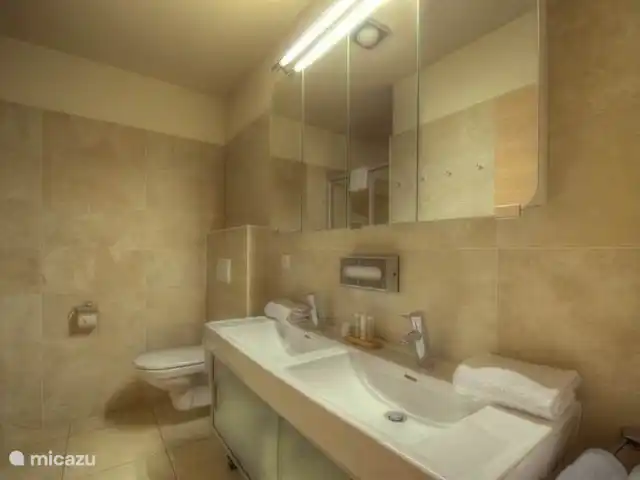 appartement huren in Oostenrijk, Salzburgerland, Kaprun – Kaprun Mountain Resort TopC27 Tweede badkamer Kaprun Mountain Resort TopC27 bij Kaprun Rentals