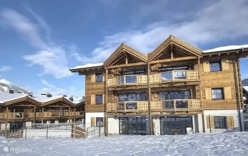 Het prachtige appartementencomplex Kaprun Mountain Resort waarin uw appartement zich bevindt.
