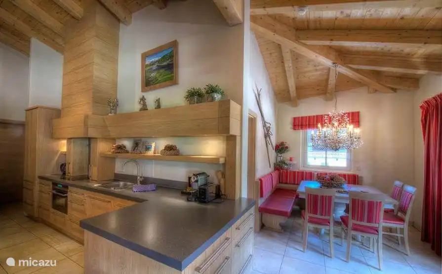 Keuken en eethoek Kaprun Mountain Resort TopC27 bij Kaprun Rentals