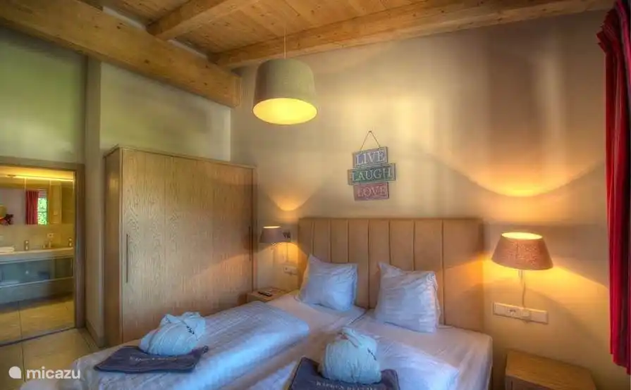 Ouder slaapkamer Kaprun Mountain Resort TopC27 bij Kaprun Rentals