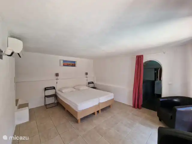 Torre Hameau des Claudins nº 9 en Francia, Costa Azul, Le Plan-de-la-Tour - casa vacacional Entrada al baño desde el dormitorio