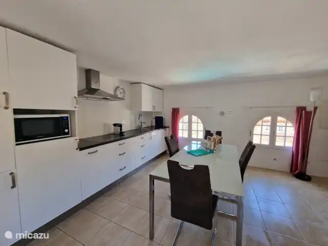 Torre Hameau des Claudins nº 9 en Francia, Costa Azul, Le Plan-de-la-Tour - casa vacacional Amplia cocina completa