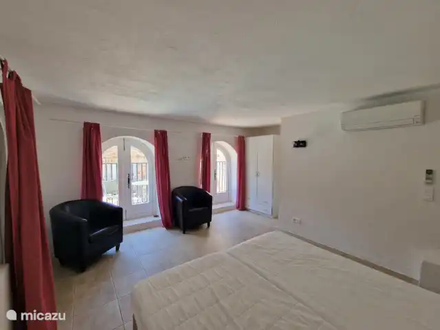 Torre Hameau des Claudins nº 9 en Francia, Costa Azul, Le Plan-de-la-Tour - casa vacacional Dormitorio doble con aire acondicionado y zonas de estar