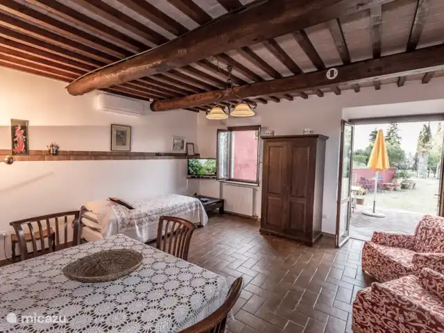 Location de Vacances Italie, Toscane, Montecatini Val Di Cecina, appartement - CERVO-2 Salon avec climatisation programmée pour les nuits d’été.