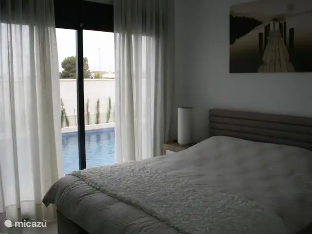 Location de Vacances Espagne, Costa Blanca, Ciudad Quesada, villa - Villa Entre Lagos Chambre avec un lit double au rez-de-chaussée.