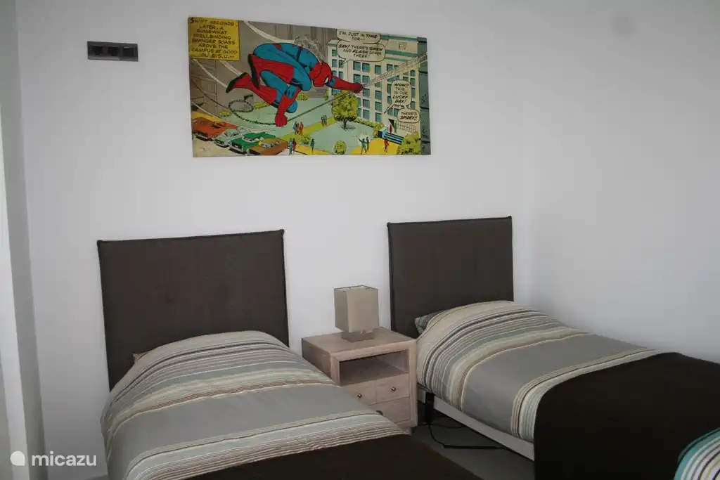 1. Stock Schlafzimmer mit zwei 1-Personen-Betten.