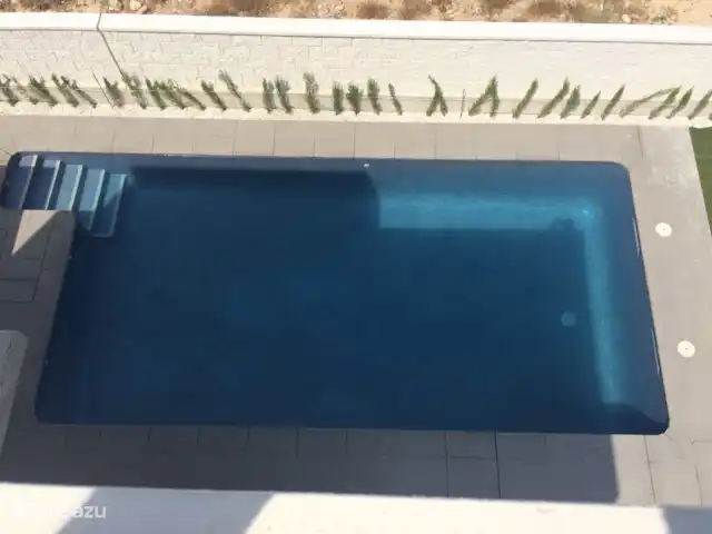 Location de Vacances Espagne, Costa Blanca, Ciudad Quesada, villa - Villa Entre Lagos La grande piscine de 32 m2 (4x8m) capte les premiers rayons du soleil du matin.