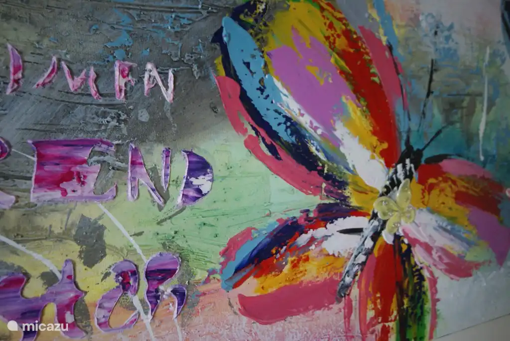 Un des cadres au mur