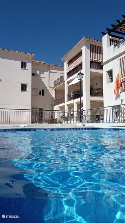 Piscine du complexe d'appartements