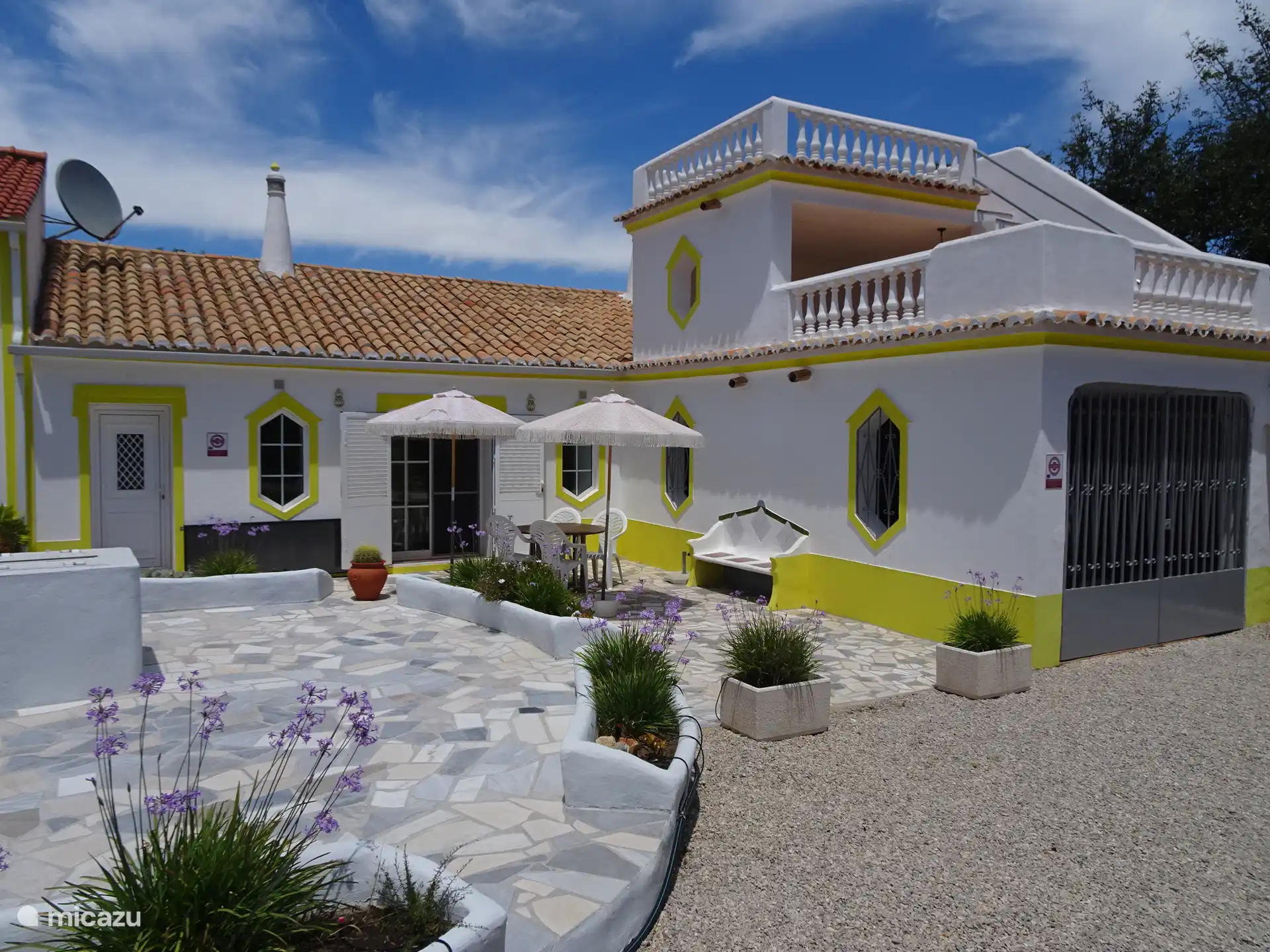 The view from the upper roof terrace is beautiful!