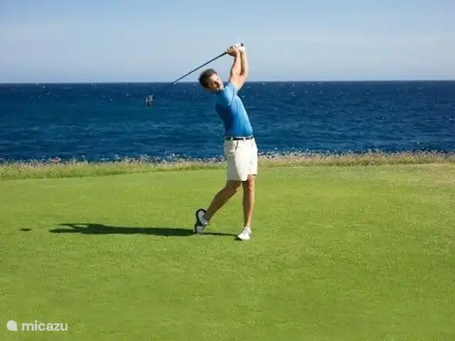 Location de Vacances Curaçao, Curaçao-Centre, Blue Bay, villa - Blue Bay Paradise Blue Bay possède un parcours de golf de 18 trous. Ces terrains de golf sont l'un des plus beaux des Caraïbes et sont connus pour leur emplacement spectaculaire et leurs vues magnifiques.