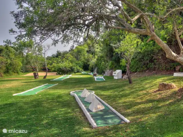 Os Quatros, Quinta do Paraíso | Portugal, Algarve, Carvoeiro - villa Golf miniature sur le terrain de jeu de Quinta do Paraiso.