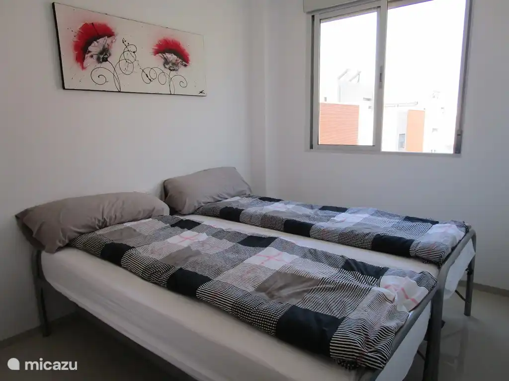 El segundo dormitorio con 2 cómodas camas individuales que se pueden mover si es necesario.