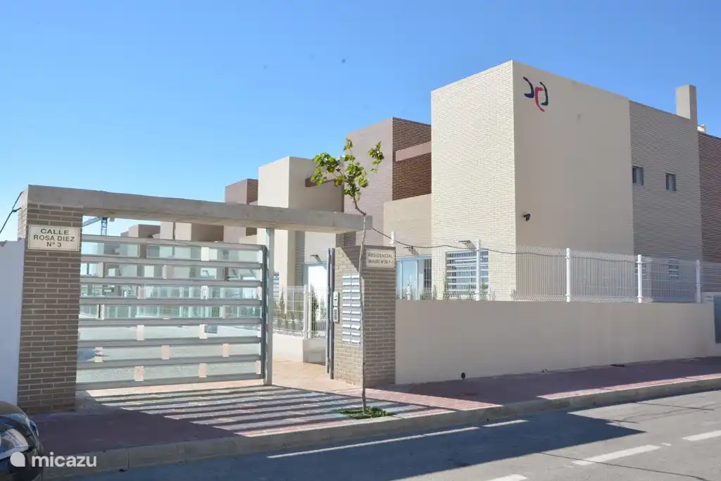 La entrada a la nueva residencia.