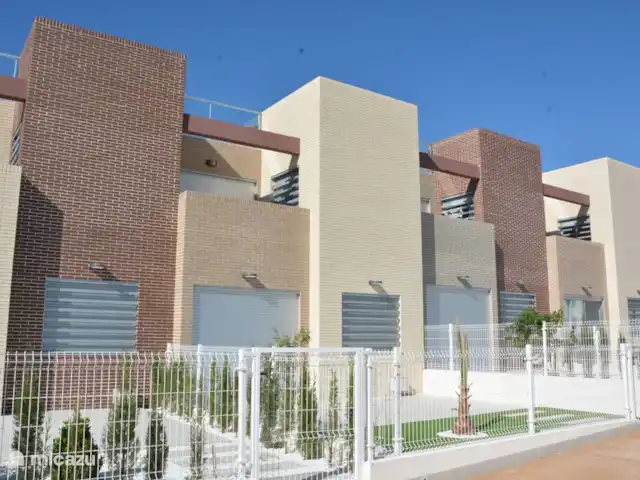 Apartamento de lujo, Torrevieja, Varudi en España, Costa Blanca, Torrevieja - apartamento Su lugar de vacaciones se encuentra en el último piso de este complejo y está equipado con un balcón y una gran terraza privada en la azotea.