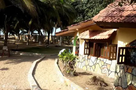Vacation rental Ghana – holiday house Ayikoo Beach House Vacation rental Ghana – holiday house Ayikoo Beach House