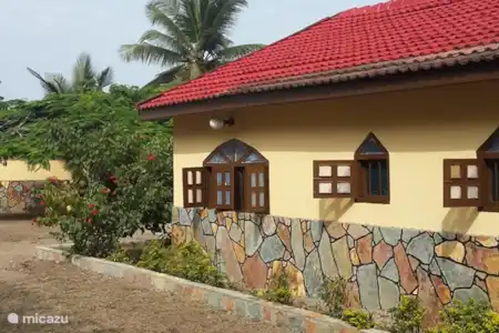 Vacation rental Ghana – holiday house Ayikoo Beach House back of house
