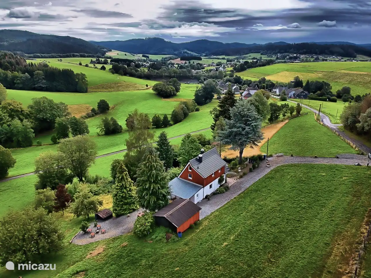 Foto vom Waldrand mit Oberndorf im Hintergrund