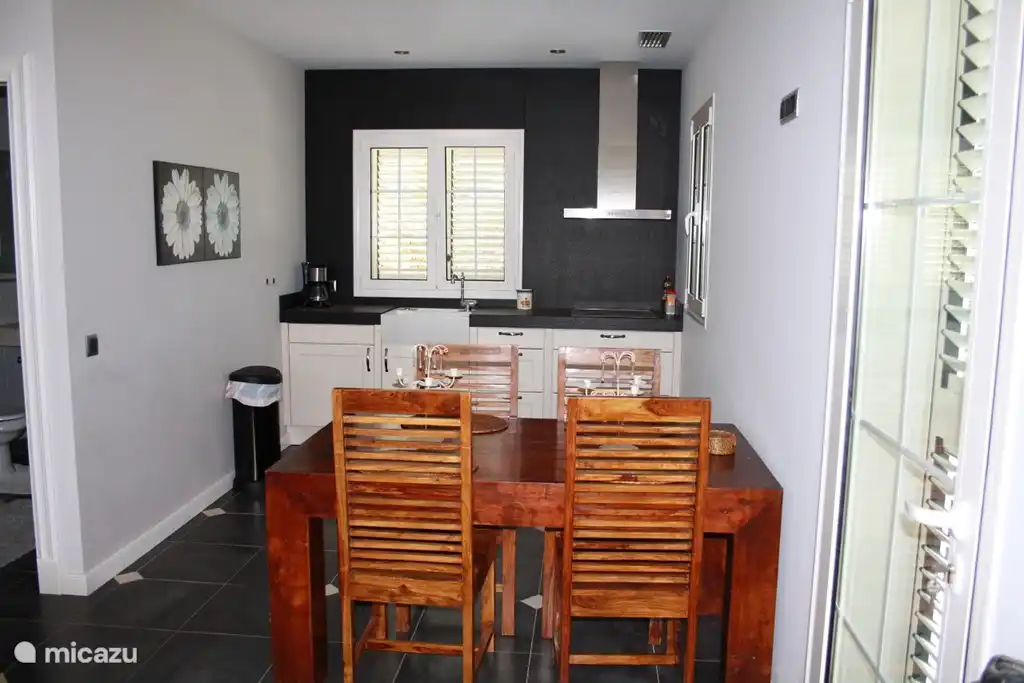 Esstisch und Küchen