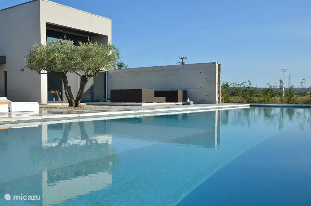 Infinity-Pool von nicht weniger als 5 x 18 Meter!