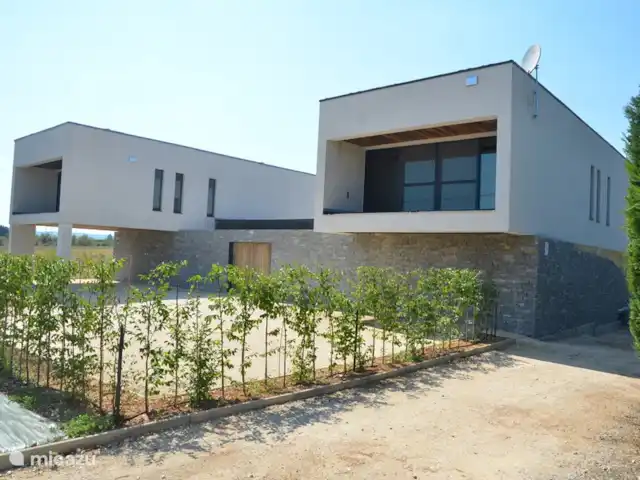 Villa 'Les cubes de Beaulieu' | France, Ardèche, Beaulieu (Ardèche) - villa Front Villa, espace pour 4 voitures