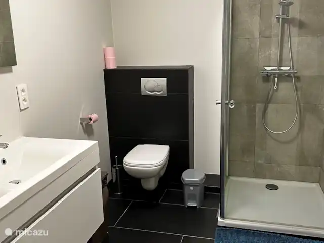 Villa 'Les cubes de Beaulieu' | France, Ardèche, Beaulieu (Ardèche) - villa Salle de bain de la maison d'hôtes