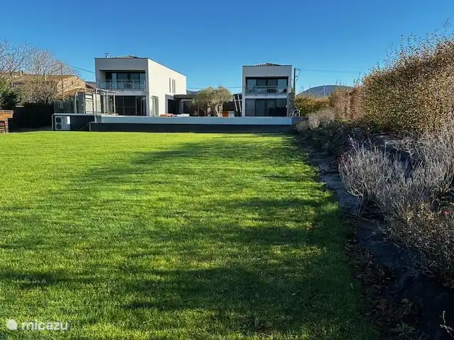 Villa 'Les cubes de Beaulieu' | France, Ardèche, Beaulieu (Ardèche) - villa Espace extérieur bien entretenu.