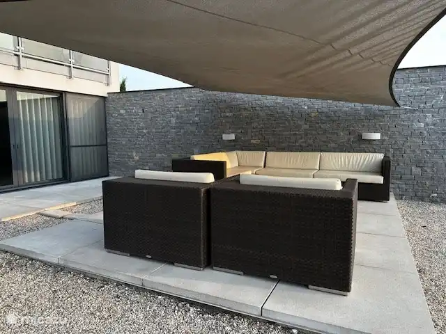 Die gemütliche Lounge, in der Sie einen Aperitif genießen können.