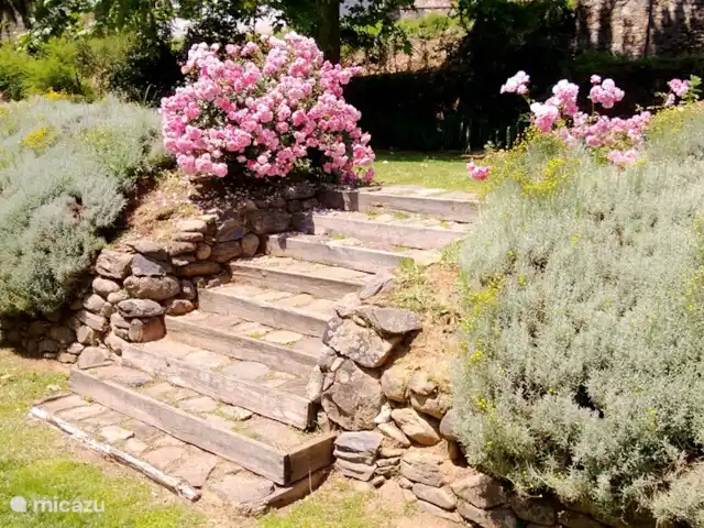 Il Mulino | Italie, Toscane, Lucca - moulin Le jardin a trois niveaux, datant de l'époque où les agriculteurs apportaient ici leurs sacs de maïs, de châtaignes et de noix. La « terrasse » supérieure était un vignoble.