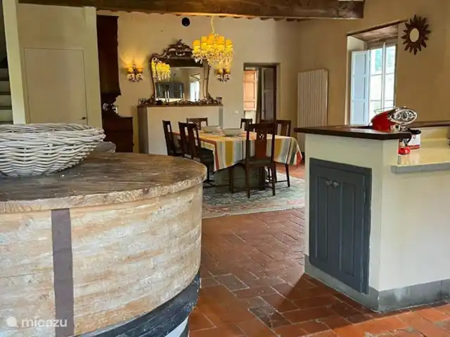 Il Mulino | Italie, Toscane, Lucca - moulin Cuisine, salle à manger (meules restantes)