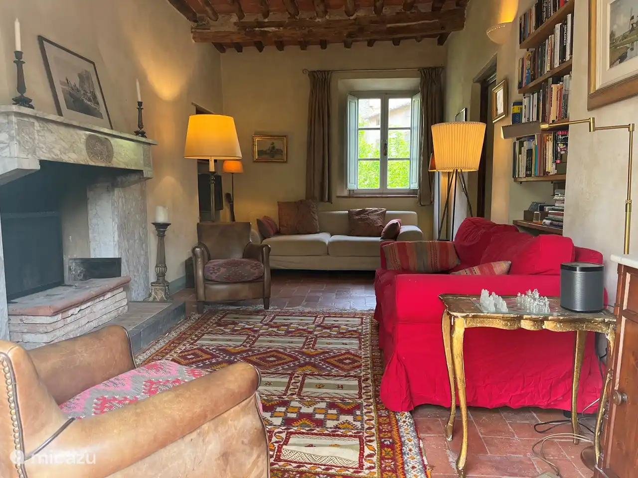 Kleines Wohnzimmer mit Kamin