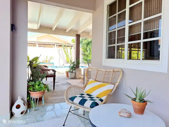 Location de Vacances Aruba, Oranjestad, San Barbola, maison de vacances - Cas Barbola, maison avec piscine privée Porche à l’avant de la maison