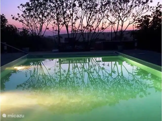 Domaine Charente - Gite Cardabelle en Francia, Charente, Mazières - casa vacacional Piscina al atardecer