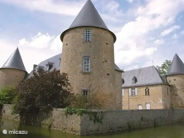 Domaine Charente - Gite Cardabelle en Francia, Charente, Mazières - casa vacacional Visite los numerosos castillos de nuestra región. Cada uno con sus propias historias, la rica historia de Charente.
Como, por ejemplo, el castillo de Rochebrune.