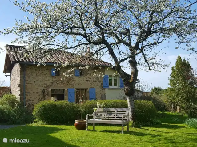Domaine Charente - Gite Cardabelle en Francia, Charente, Mazières - casa vacacional La cabaña Charente, también en alquiler (para un máximo de 3 personas y un bebé)