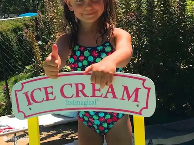 Domaine Charente - Gite Cardabelle en Francia, Charente, Mazières - casa vacacional Olivia, una de las invitadas de 2018