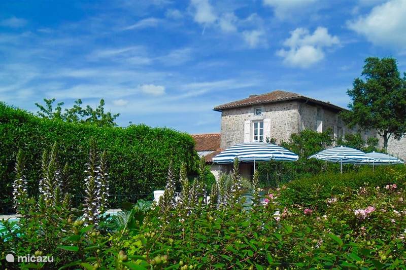 Vacation rental France, Charente, Mazières Holiday house Magnolia Vakantiehuis