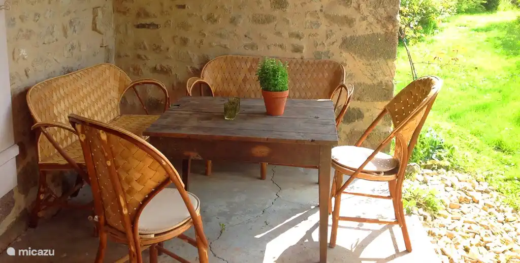 Fully oriented to the south ... Enjoy until the last rays ...