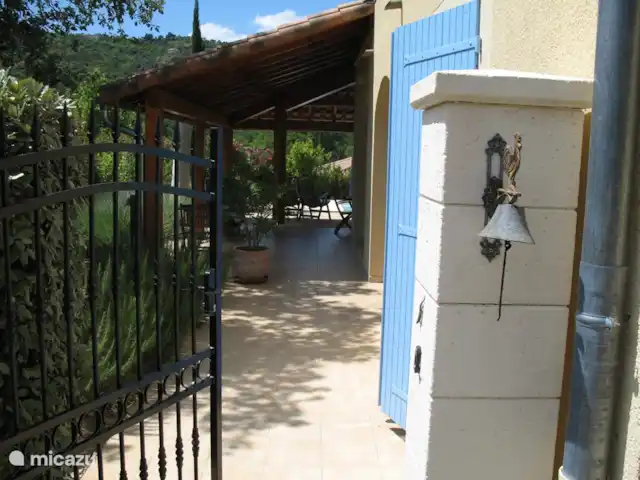 Villa Beauregard 83 | France, Ardèche, Vallon-Pont-d'Arc - villa Voir à travers la porte à l'entrée.