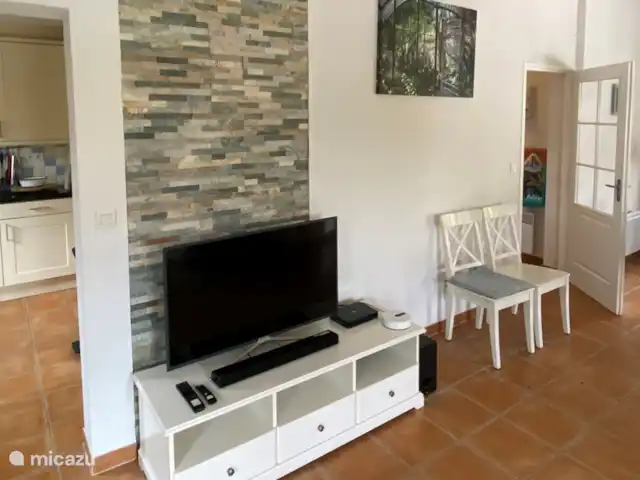 Villa Beauregard 83 | France, Ardèche, Vallon-Pont-d'Arc - villa Dans la villa, il y a une grande télévision avec toutes les principales chaînes néerlandaises et belges.