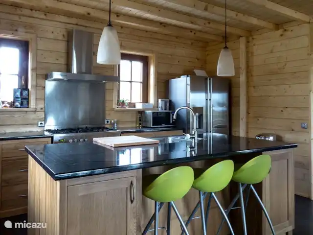 Houten villa Tine huren in Nederland, Overijssel, Den Ham - vakantiehuis Keuken met koffiezetter, waterkoker, magnetron, luxe koelkast, luxe fornuis etc..