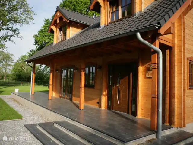 Houten villa Tine huren in Nederland, Overijssel, Den Ham - vakantiehuis Dak steekt over de veranda