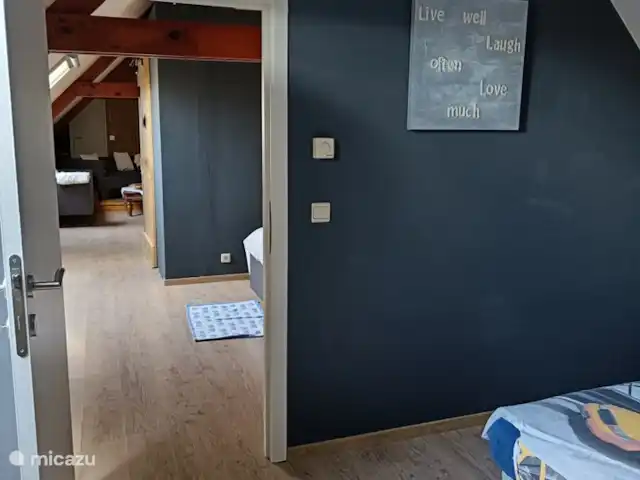 appartement huren in België, West-Vlaanderen, Brugge – Het Veldzicht Doorkijk vanaf de kleine slaapkamer via de andere slaapkamer