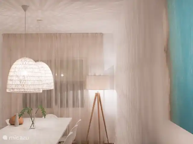 Casa Condes de Iza huren in Spanje, Costa del Sol, Marbella - vakantiehuis Het effect van een minimalistisch schilderij en design lampen